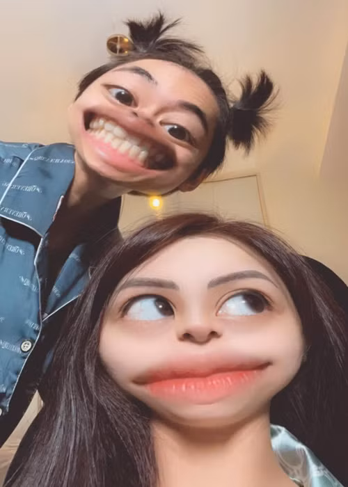 K-ICM không ngại đăng ảnh dìm hàng bạn gái. Theo nam ca sĩ, gia đình hai bên ủng hộ chuyện tình cảm của anh và Thùy Linh. Trước Thùy Linh, K-ICM chưa từng công khai bất kỳ mối tình nào.