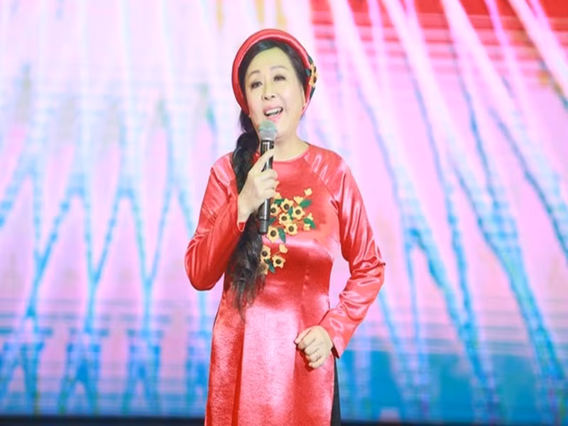 Chia sẻ với Báo Giao Thông năm 2022, nghệ sĩ Thu Hiền cho biết, bà vẫn chạy show khi nhận được lời mời. Ngoài ra, bà còn tham gia truyền nghề, giảng dạy thanh nhạc cho các thế hệ trẻ. Ảnh: Tiền Phong.