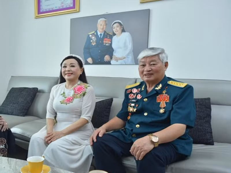 Vợ chồng NSND Thu Hiền sống riêng. “Các con cháu vẫn qua nhà thăm nom chăm sóc chúng tôi thường xuyên. Thỉnh thoảng gia đình lại đi làm từ thiện cùng nhau”, bà kể. Ảnh: Vietnamnet.