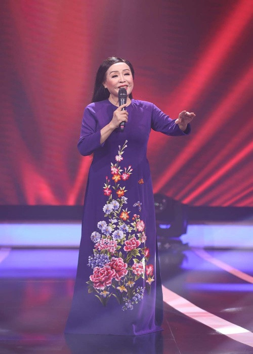 Theo Người Lao Động, năm 1967 - 1968, NSND Thu Hiền cùng đoàn Tây Bắc biểu diễn phục vụ động viên tinh thần chiến đấu chống Mỹ của quân và dân tuyến lửa miền Trung. Năm 1972, bà cùng đoàn văn công Tây Nguyên vào Quảng Trị. Năm 1975, bà cùng Đoàn Ca nhạc dân tộc trung ương theo bước chân các anh giải phóng quân vào TP Huế. Ảnh: Pháp Luật TP HCM.