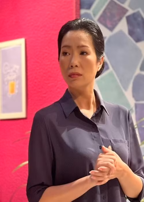 Trịnh Kim Chi nhấn mạnh, cô từng trao đổi với vợ Thương Tín trước khi kêu gọi quyên góp từ thiện và trao đổi với hai vợ chồng về việc mua bảo hiểm cho con gái Thương Tín. Giữa lùm xùm, Trịnh Kim Chi còn đăng tải lại toàn bộ các bài viết trong đợt kêu gọi ủng hộ diễn viên Thương Tín hồi tháng 2/2021. Ảnh: FBNV.