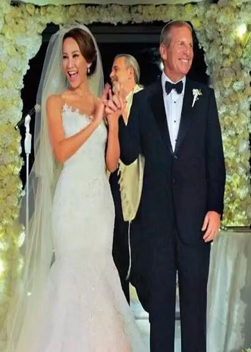 Đám cưới của Coco Lee diễn ra năm 2011. Jennifer Lopez, Bruno Mars, Thành Long, Củng Lợi, Chương Tử Di đều đến chúc mừng “Mariah Carey của châu Á”. Ảnh: Dân Trí.