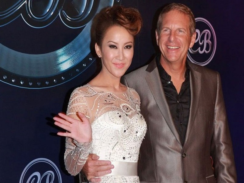 Tháng 7/2020, nữ ca sĩ lên tiếng về tin đồn hôn nhân gặp trục trặc. Zing dẫn lời Coco Lee: "Tôi không ly hôn, chỉ là tâm trạng lao dốc. Tôi vẫn yêu và luôn được yêu. Cảm ơn mọi người đã quan tâm. Con người ai chẳng có lúc chịu tổn thương". Ảnh: VOH.