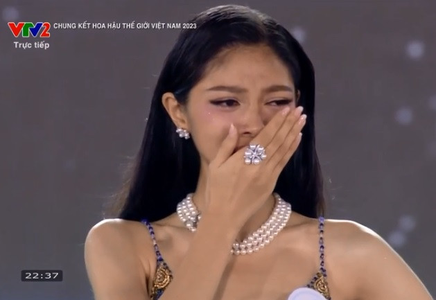 Huynh Tran Y Nhi dang quang Hoa hau The gioi Viet Nam 2023-Hinh-3