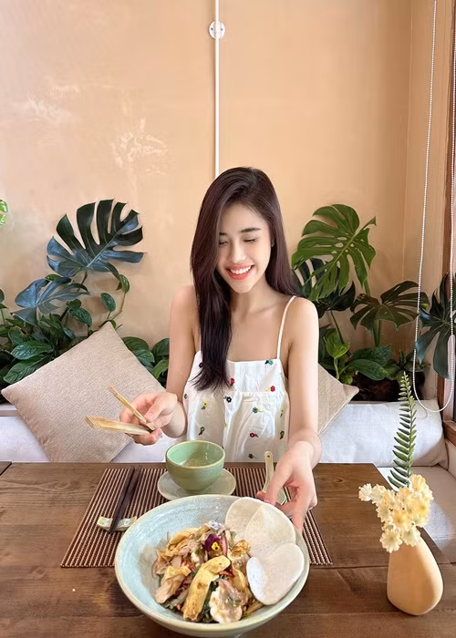 Chân dài sinh năm 2002 im hơi lặng tiếng sau cuộc thi Miss World Vietnam 2022. Ảnh: Instagram.