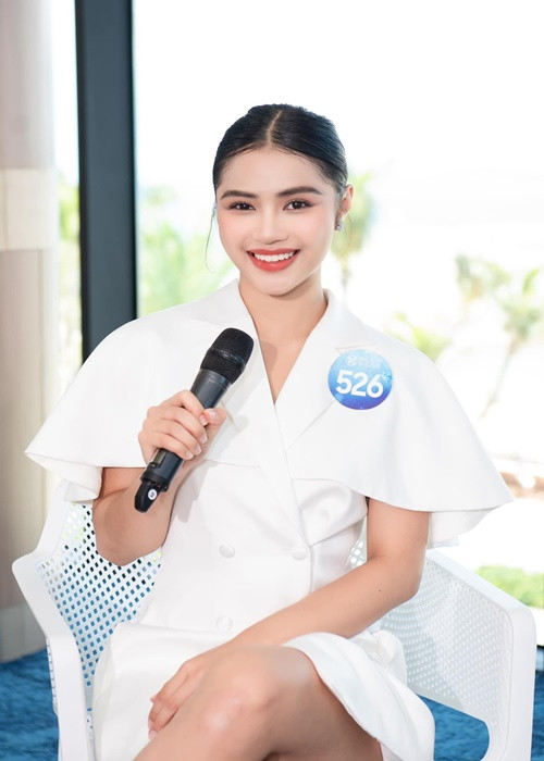 Khánh Linh sinh năm 2002, đến từ Đà Lạt. Chân dài từng lọt top 20 Miss World Vietnam 2022. Ảnh: Zing.