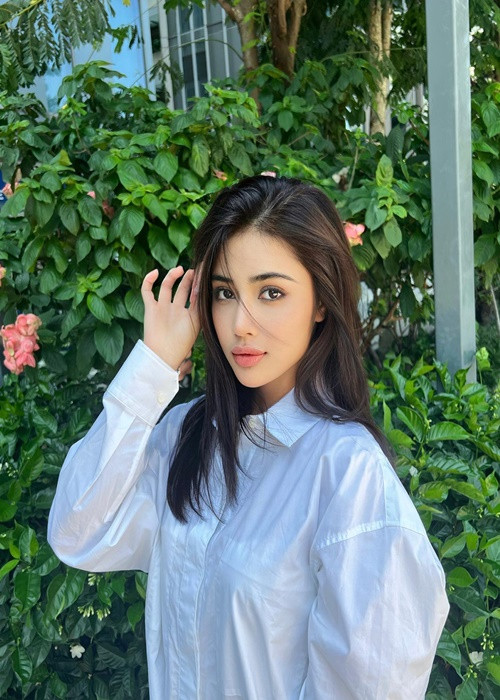 Cách đây 3 ngày, trên trang cá nhân Instagram, Khánh Linh đăng tải hình ảnh tình tứ bên một chàng trai giấu mặt kèm lời chúc mừng sinh nhật đến người này. Ảnh: Instagram.