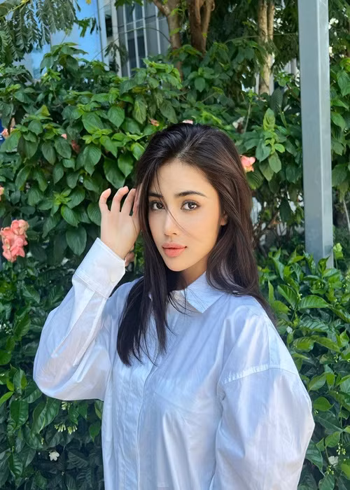 Cách đây 3 ngày, trên trang cá nhân Instagram, Khánh Linh đăng tải hình ảnh tình tứ bên một chàng trai giấu mặt kèm lời chúc mừng sinh nhật đến người này. Ảnh: Instagram.