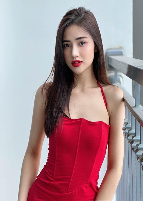 Mới đây, một số diễn đàn lan truyền bài tố Nguyễn Trần Khánh Linh. Cụ thể, Khánh Linh bị tố qua lại với một người đàn ông đã có gia đình và cố tình cho người vợ mới sinh một tháng biết được mối quan hệ này. Ảnh: Instagram.