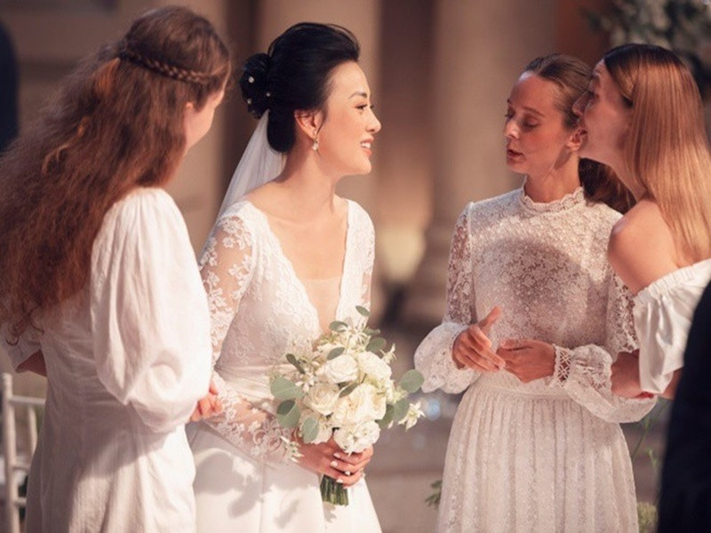 Phương Oanh quyến rũ khi khoác lên mình chiếc váy cưới. Ảnh: Người Đưa Tin.
