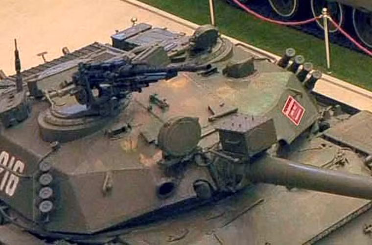 Biến thể xe tăng Chonma-ho V xuất hiện năm 2000 được nâng cấp về giáp học hỏi theo mẫu T-72S và T-90S của Nga, tiếp tục nâng cấp máy tính đường đạn, dùng pháo chính 125mm kết hợp bộ nạp đạn tự động.