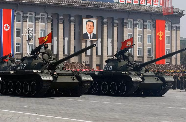 Trong ảnh là xe tăng chiến đấu chủ lực Chonma-ho I – biến thể trọng lượng nhẹ với giáp mỏng hơn, giữ nguyên cấu hình trang bị.