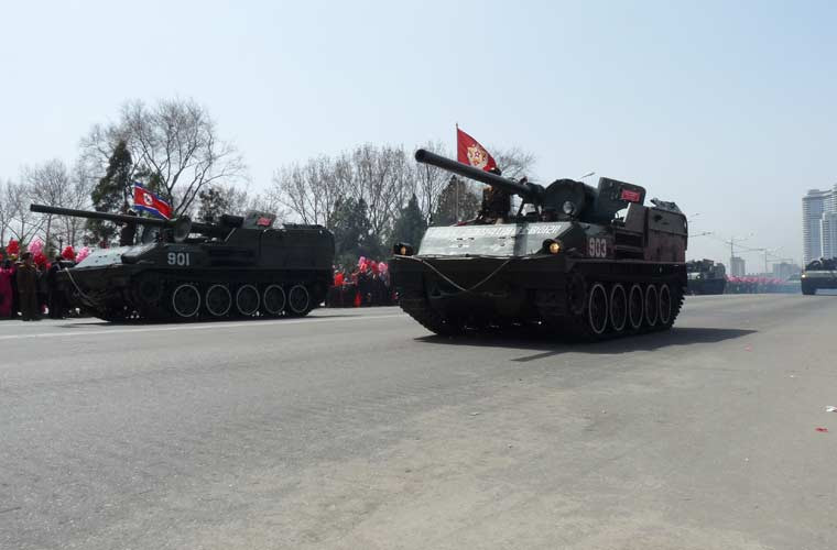 Trong ảnh là pháo tự hành chống tăng Tokch'on do Triều Tiên tự sản xuất, trang bị pháo 100mm không rõ kiểu loại, sức xuyên giáp.