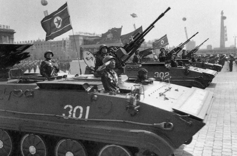 Ngoài pháo chống tăng dáng dấp thời Chiến tranh Thế giới thứ 2, Quân đội Triều Tiên còn được trang bị ít nhất 2 tổ hợp tên lửa chống tăng tự hành. Trong ảnh là tổ hợp tên lửa chống tăng tự hành được định danh là Susong-Po hoặc là M-1992 (định danh phương Tây) đặt trên khung gầm xe bánh xích khá giống mẫu Type 63 của Trung Quốc, trang bị bệ phóng tên lửa chống tăng Malyutka.