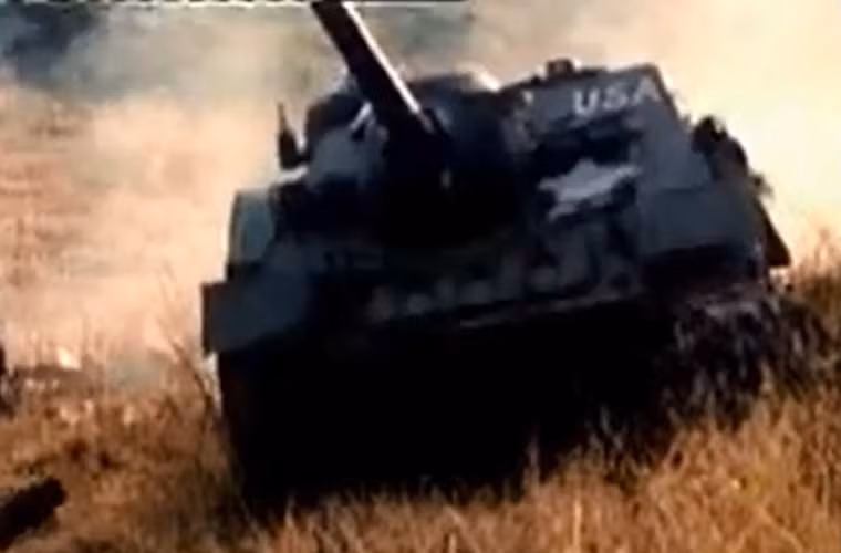 Một số đoạn phim Triều Tiên đã cho thấy nước này sở hữu pháo tự hành chống tăng SU-100 do Liên Xô chế tạo từ trong CTTG 2. Nó sử dụng khung bệ cơ sở xe tăng hạng trung T-34-85, trọng lượng tối đa 31,6 tấn, dài 9,45m, rộng 3m, cao 2,25m, kíp chiến đấu 4 người. SU-100 trang bị pháo nòng xoắn uy lực D-10S 100mm có khả năng xuyên thủng giáp dày 125mm để thẳng góc với mặt đất ở cự ly 2km.