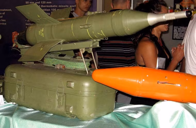 Tổ hợp tên lửa chống tăng 9M14 Malyutka do Liên Xô sáng chế vào những năm 1960. Đây được xem là một trong những vũ khí chống tăng có điều khiển thành công nhất thế giới, sử dụng rộng rãi trên khắp chiến trường, được nhiều nước tham khảo sao chép công nghệ. Malyutka sử dụng cơ chế dẫn đường qua dây dẫn, tầm bắn 500-3.000m, lắp đầu nổ lõm nặng 2,6 hoặc 3,5kg.