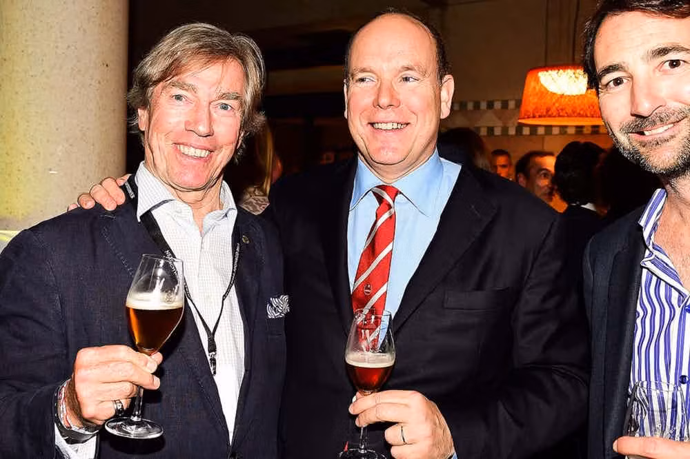 Tháng 4/2012, Hiến pháp Monaco đã được sửa đổi để một người Công chúa Monaco có thể kế vị ngai vàng phòng trường hợp Hoàng tử Albert II (đứng giữa) chưa có người nối ngôi. Ảnh The Richest