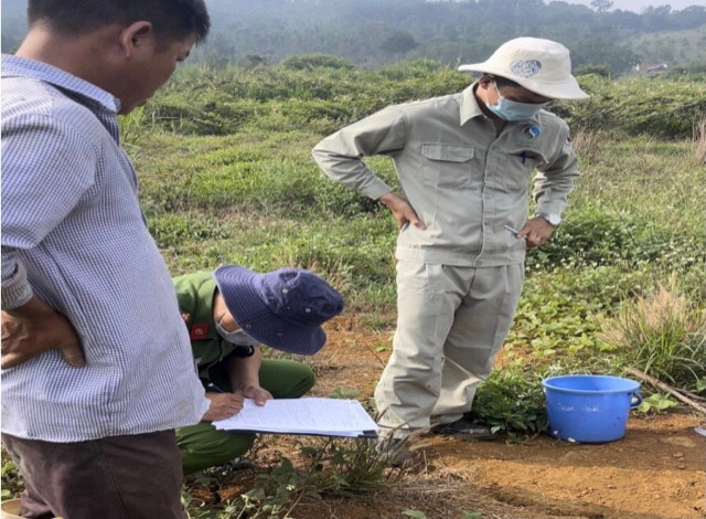 Xả thải ra môi trường, trang trại nuôi heo bị phạt gần 500 triệu - Hình 2 Xa thai ra moi truong, trang trai nuoi heo bi phat gan 500 trieu-Hinh-2