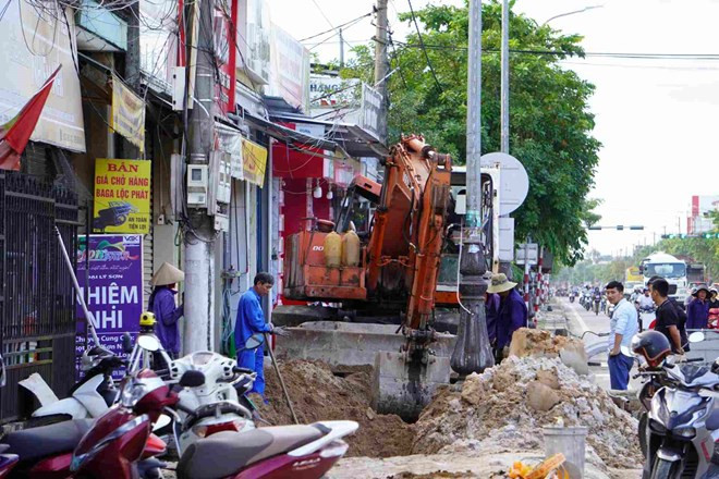 Goi thau cai tao via he o Soc Trang: Uu the khong thuoc ve 