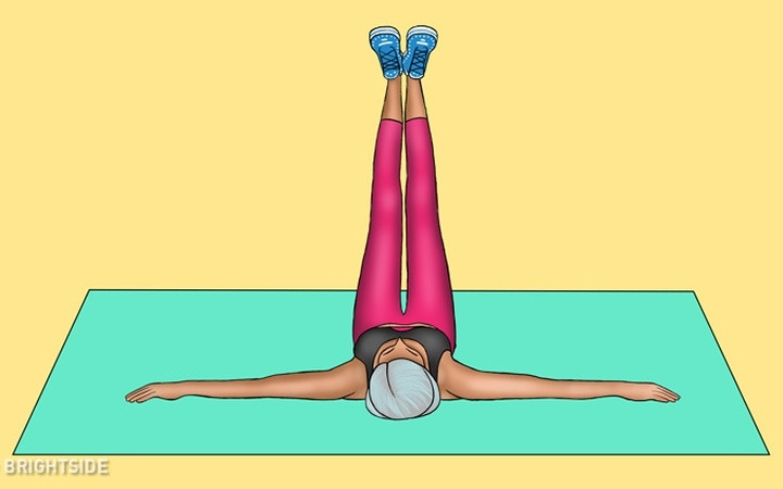 Cần gạt nước 10 lần: Bài tập này có tác dụng tăng cường toàn bộ cơ thể và bạn nên thực hiện cuối cùng.