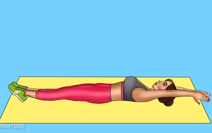 Gập người 10 lần: Bài tập này giúp tăng cường cơ bụng và khiến cột sống linh hoạt hơn. Bạn nằm duỗi thẳng chân tay, sau đó nhấc người ngồi dậy để lưng vuông góc chân.