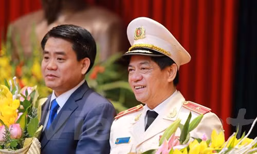 Tan Giam doc Cong an Ha Noi hua gi ngay nham chuc?