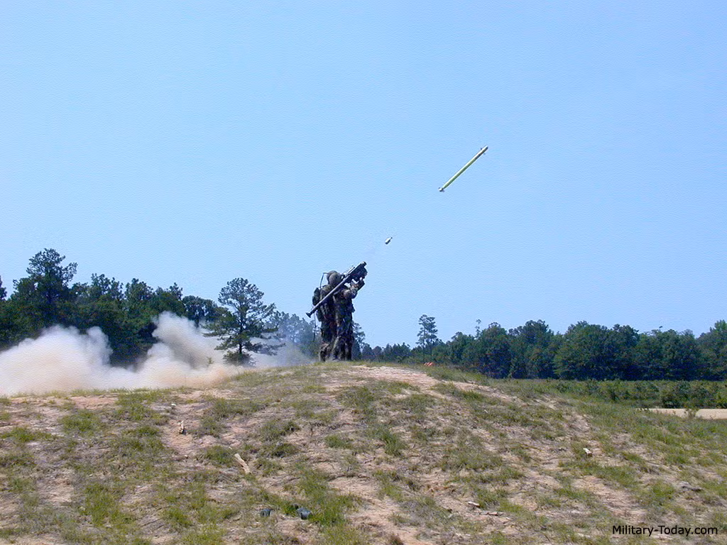 Theo Army Recognition, Công ty Raytheon của Mỹ gần đây đã tiến hành bắn thử nghiệm phiên bản mới tên lửa vác vai Stinger được trang bị ngòi nổ cận tiếp xúc kiểu mới cho phép đánh chặn các mục tiêu cỡ nhỏ trên không như các loại UAV do thám. Nguồn ảnh: Military-Today