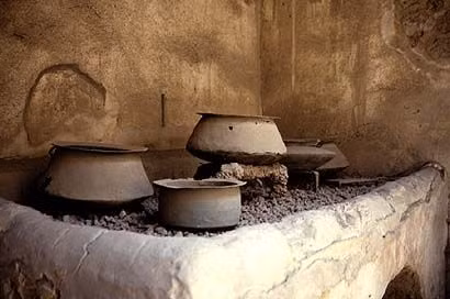 Do bị chôn vùi trong tro bụi núi lửa nên những cổ vật này còn gần như nguyên vẹn.