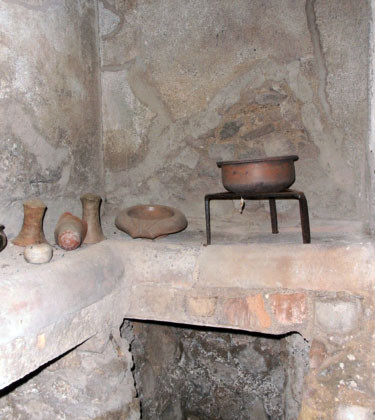 Nhà bếp của người Pompeii sử dụng than và củi để chế biến các món ăn nóng hổi.