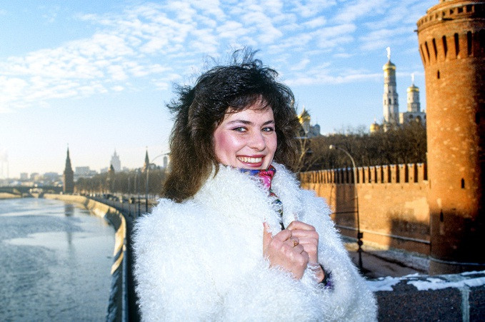 Vì vậy, nhiều người tò mò Hoa hậu KGB Katya Mayorova là ai và cuộc thi sắc đẹp được cơ quan này tổ chức như thế nào. David Remnick của tờ Washington Post là phóng viên nước ngoài có cơ hội phỏng vấn Hoa hậu Mayorova tại trụ sở của KGB ở Moscow.