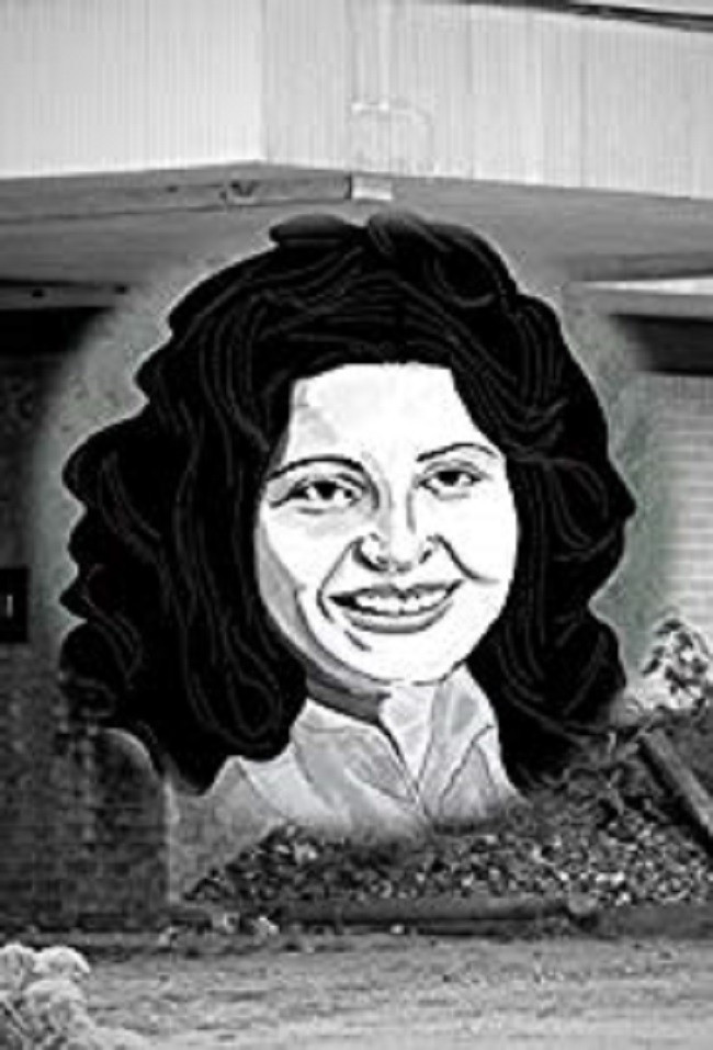 Giống như nhiều người khác, bà Gloria có gia đình hạnh phúc bên chồng và 2 con. Mọi người xung quanh nhận xét bà là một người thân thiện, dễ gần và tốt bụng.