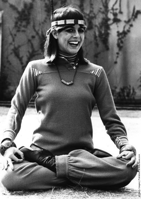 Việc tập luyện yoga khiến nhiều người cảm thấy vui vẻ hơn.