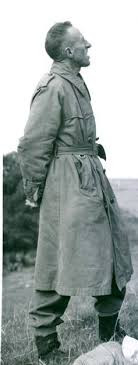 Khi Thế chiến 2 nổ ra, Nacken từ Mỹ trở về Đức. Ông gia nhập lực lượng Wehrmacht của trùm phát xít Hitler.