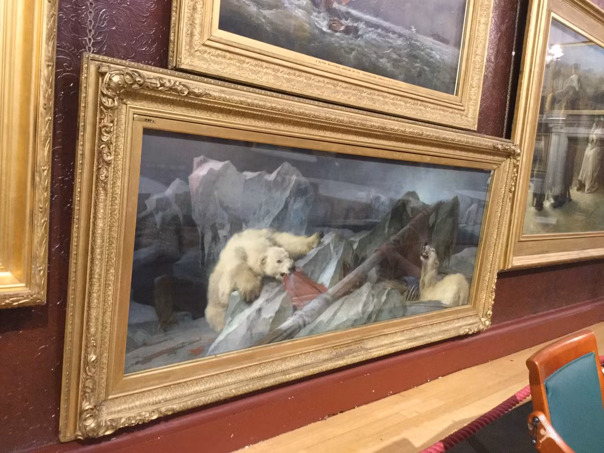 Hiện bức tranh của họa sĩ Edwin được treo trong bảo tàng Royal Holloway College thuộc Đại học London.