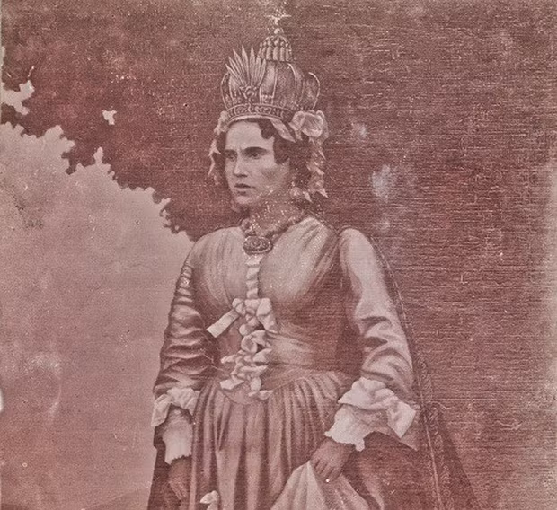  Bà hoàng "khát máu" Ranavalona I trị vì quốc đảo Madagascar trong hơn 3 thập kỷ (từ năm 1828 - 1861). Trong suốt thời gian trị vì, bà được biết đến là nhà lãnh đạo độc đoán và tàn bạo.