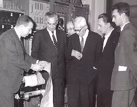 Liên Xô cũng trở thành một siêu cường mạnh trên thế giới và đối đầu với Mỹ trong giai đoạn hậu Thế chiến 2. Mời độc giả xem video: Hitler còn sống sau Thế chiến 2. Nguồn: VTC14.