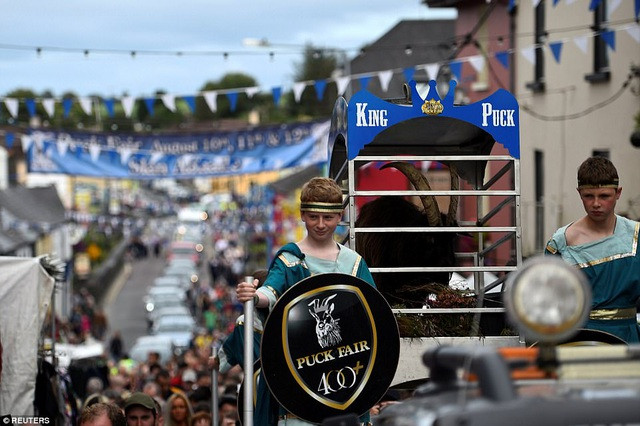 Kể từ đó, người dân ở Killorglin thể hiện sự biết ơn đối với con dê trên bằng cách tổ chức một lễ hội nhằm tôn vinh con vật này cũng như kỷ niệm ngày độc lập của thị trấn.