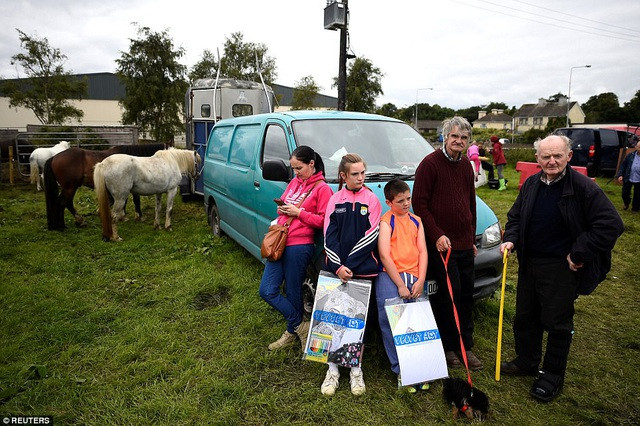 Trong suốt thời gian lễ hội, nhiều sự kiện thú vị được tổ chức như diễu hành, biểu diễn âm nhạc, hội chợ gia súc, cuộc thi ngựa...