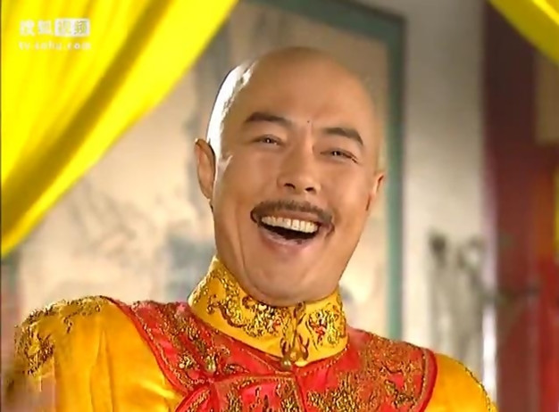 Dù ăn chơi hưởng lạc và là người đa tình có vô số phi tần, mỹ nữ hầu hạ nhưng Càn Long không quá chìm đắm vào nữ sắc, bỏ bê chuyện triều chính.