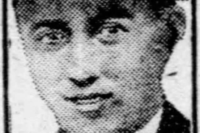 Frank Hayes được nhớ tới với cái chết lạ lùng gây rúng động dư luận thế giới. Ông là một tay đua ngựa người Mỹ. Vào ngày 4/6/1923, ông tham gia một cuộc đua ngựa tại Công viên Belmont ở New York.