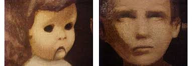 Thậm chí, kể từ khi treo bức tranh trong nhà, người chủ và các thành viên trong gia đình bắt đầu nghe thấy những tiếng la hét bí ẩn và bị nắm lấy bởi những bàn tay vô hình.