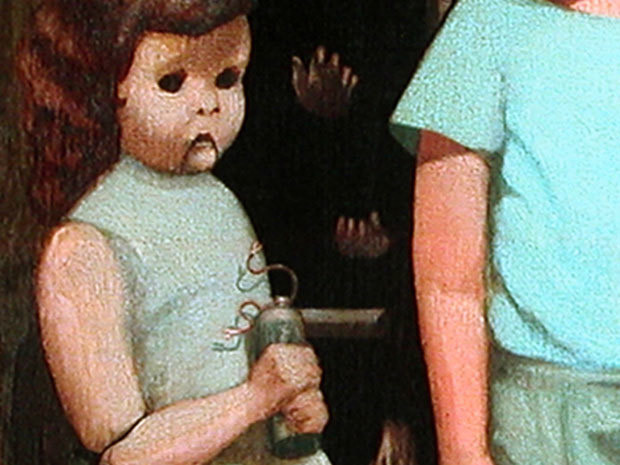 Lý do là bởi mắt của bé gái trong bức tranh đen sì và trên tay cầm một thứ kỳ lạ. Đằng sau tấm cửa kính phía sau hai đứa trẻ là những bàn tay lạ lùng.