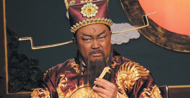 Năm 1022, khi đang giữ chức Khu mật phó sứ (chức vụ tương đương với hữu Tể tướng), Bao Công đột ngột lâm bệnh. Trong thời gian mắc bệnh, Tống Nhân Tông ban thuốc tốt cho Bao Công chữa bệnh.