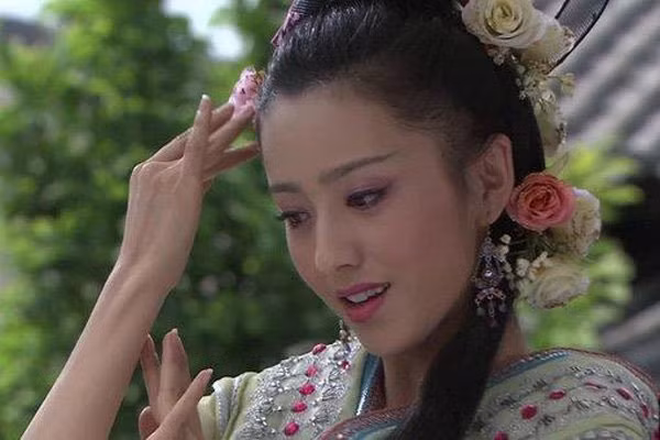 Dù biết những chuyện rùng rợn mà Triệu Phi Yến gây ra nhưng Hán Thành Đế không trừng trị bà hoàng độc ác này.