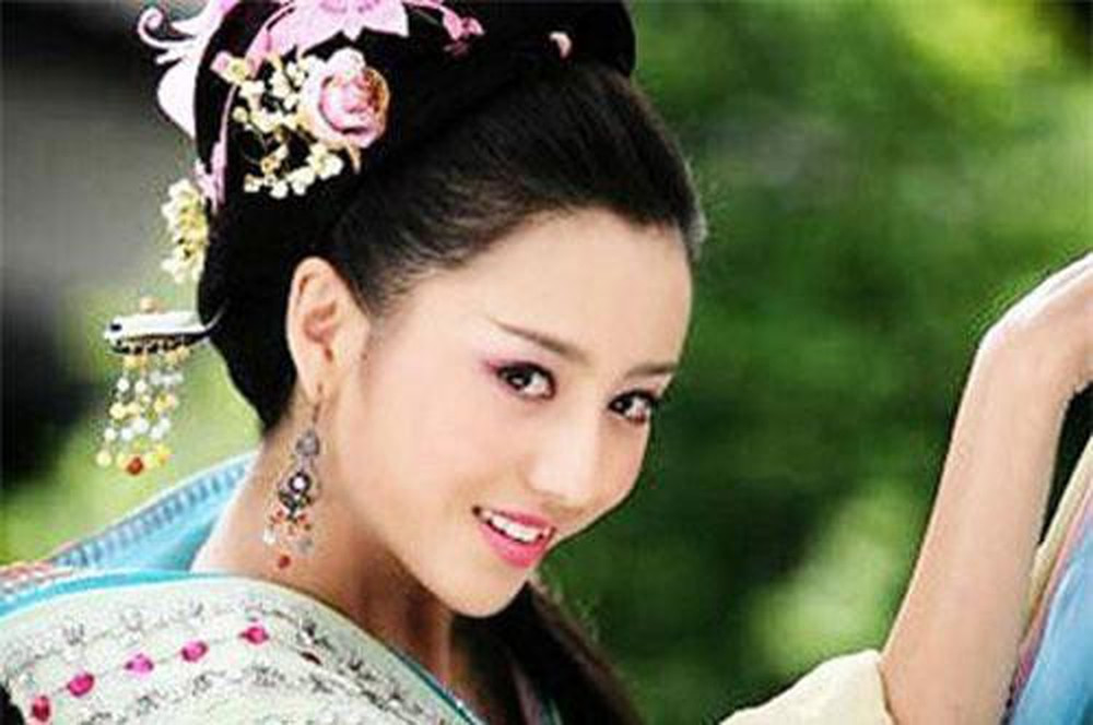 Triệu Phi Yến (sinh năm 45, mất năm 1 trước công nguyên), tên thật là Triệu Nghi Chủ là một đại mỹ nhân nổi tiếng của nhà Hán và là bà hoàng Trung Quốc nổi tiếng tàn độc.