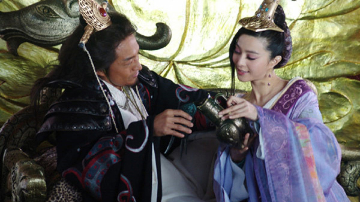 Kể từ ngày ở bên Đát Kỷ, Trụ Vương không màng xử lý chuyện triều chính và làm theo mọi ý muốn của mỹ nhân để có được nụ cười của người đẹp.