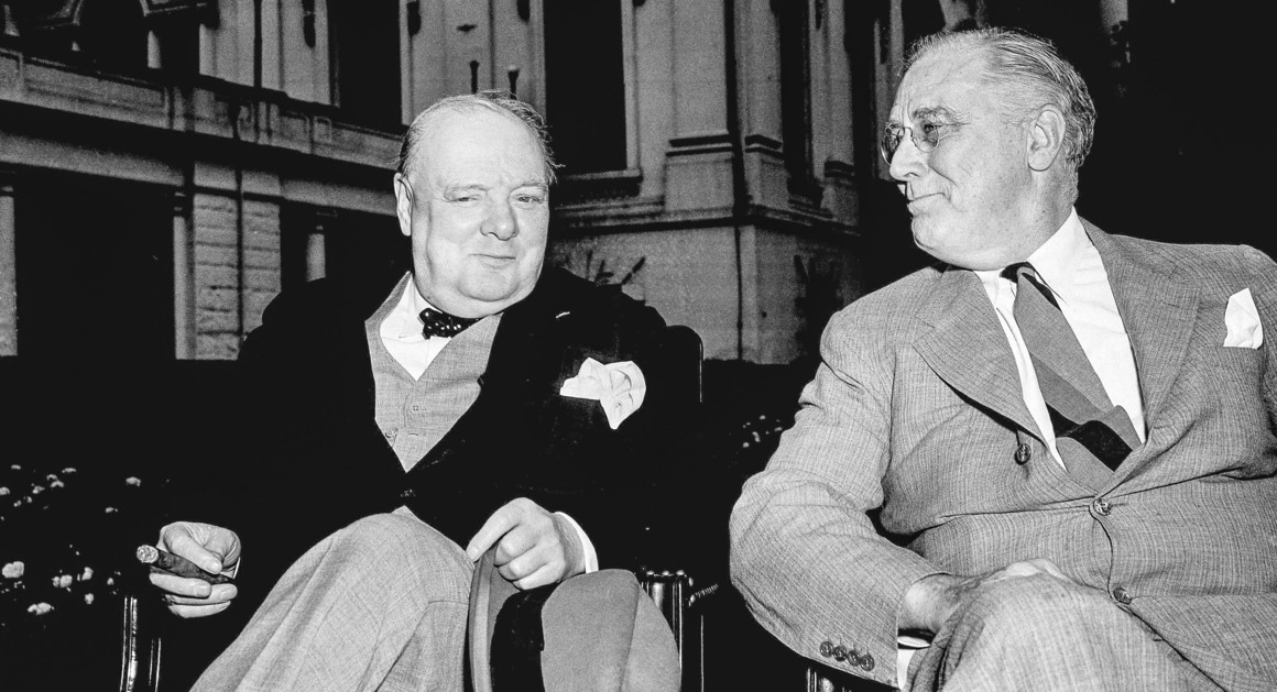Một câu chuyện thú vị là Tổng thống Roosevelt bước vào phòng của Thủ tướng Churchill khi nhà lãnh đạo Anh vừa tắm xong.