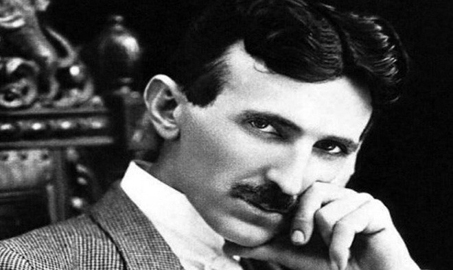 Vì vậy, nhà khoa học Tesla không bao giờ kết hôn. Thậm chí, ông còn gây sốc khi khẳng định từng yêu một con chim bồ câu giống như một người đàn ông yêu phụ nữ.