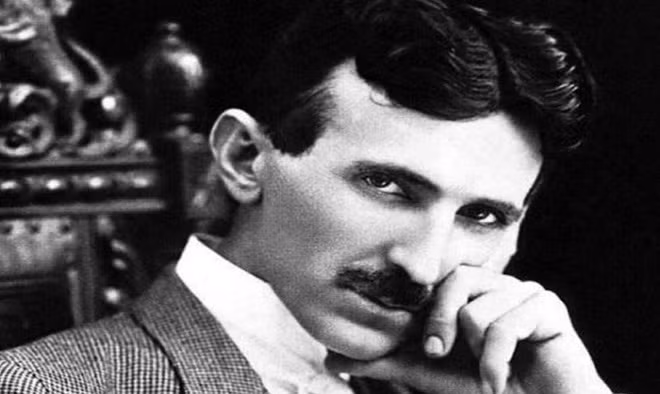 Vì vậy, nhà khoa học Tesla không bao giờ kết hôn. Thậm chí, ông còn gây sốc khi khẳng định từng yêu một con chim bồ câu giống như một người đàn ông yêu phụ nữ.