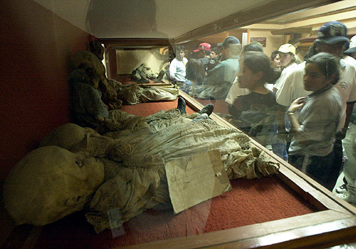 Thế nhưng, trên thực tế, nghiên cứu của các nhà khoa học chỉ ra biểu cảm hãi hùng đó là do sau khi chết lưỡi bị xơ cứng dẫn đến chùng cơ hàm.